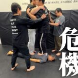 全員圧ﾀﾋ!? 合計体重250キロのメガトン兄弟の下敷きになってしまった